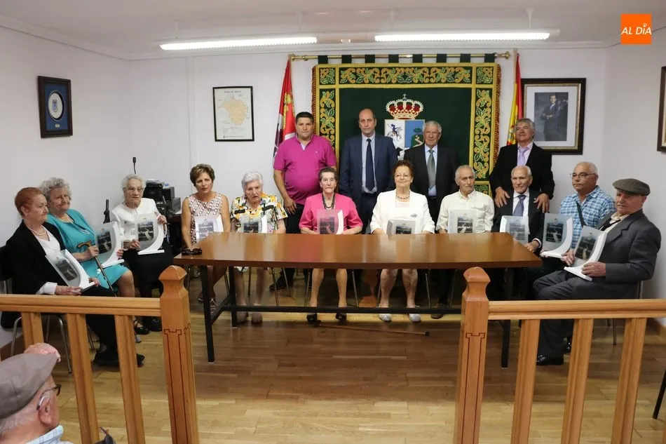 Foto 2 - El Ayuntamiento de Mieza homenajea a sus mayores en el d&iacute;a gran de las fiestas de las Madrinas  