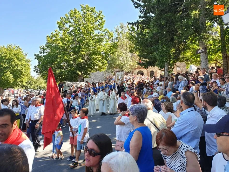 Foto 4 - La Virgen del Casta&ntilde;ar cumple con la tradici&oacute;n y sale de su templo para ser venerada por los...