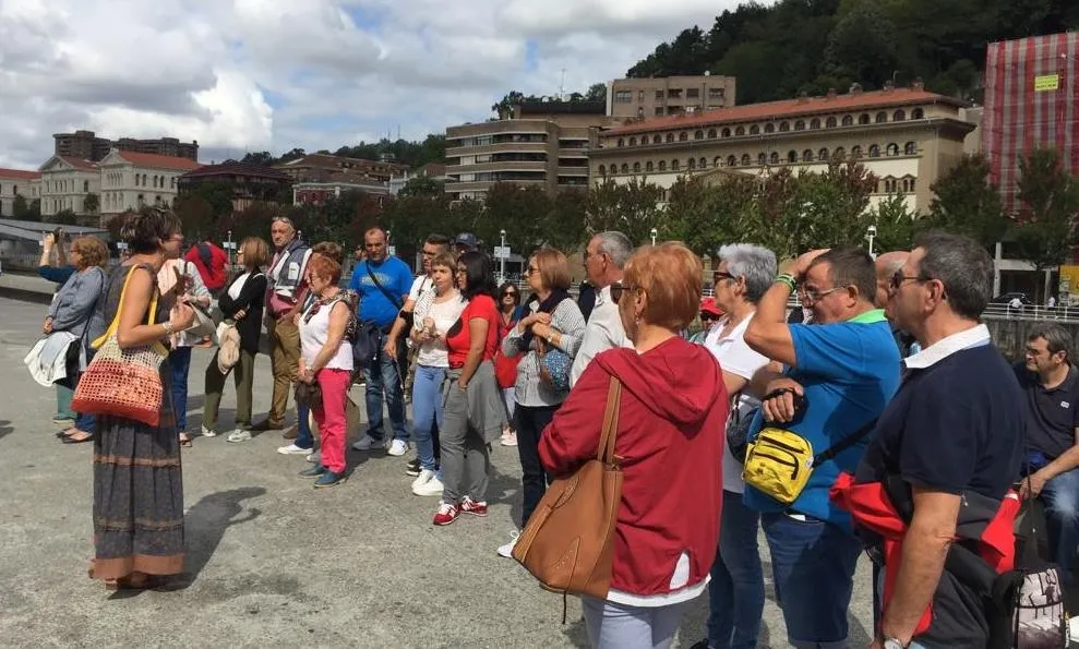 La Asociación de Vecinos del Barrio Nuevo lleva a unas 40 personas al norte de España  
