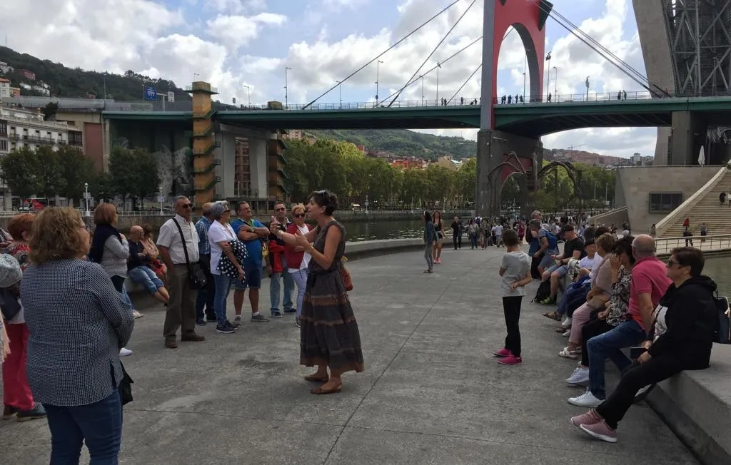 Foto 4 - La Asociaci&oacute;n de Vecinos del Barrio Nuevo lleva a unas 40 personas al norte de Espa&ntilde;a  
