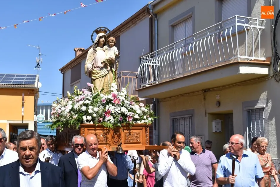 La imagen de Nuestra Señora de Navales recorrió las calles del municipio