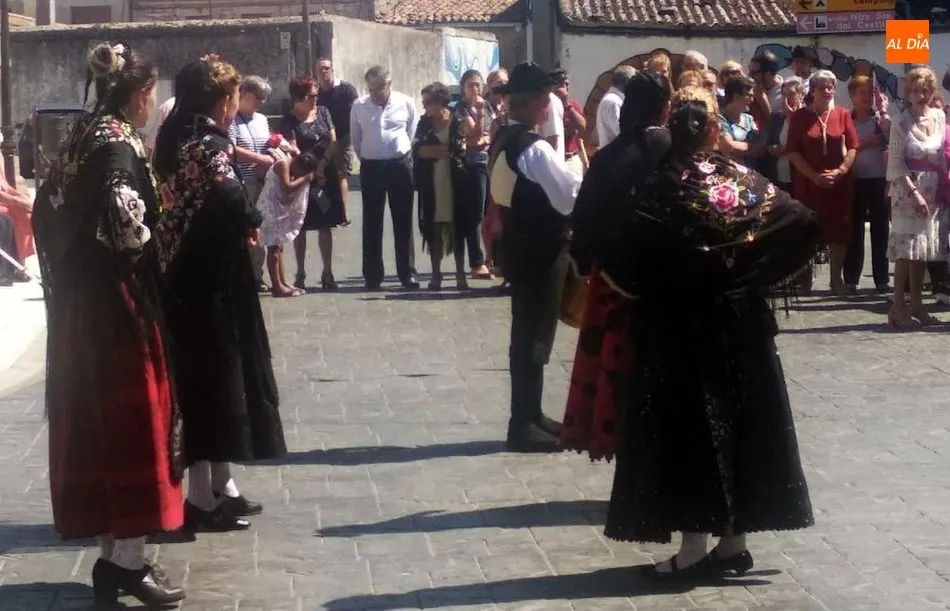 Foto 10 - Pere&ntilde;a despide sus fiestas con folclore, misa, convite y jazz  