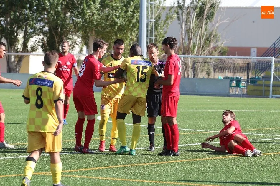 Foto 9 - El Ciudad Rodrigo, el &uacute;nico equipo charro que gana en la primera jornada