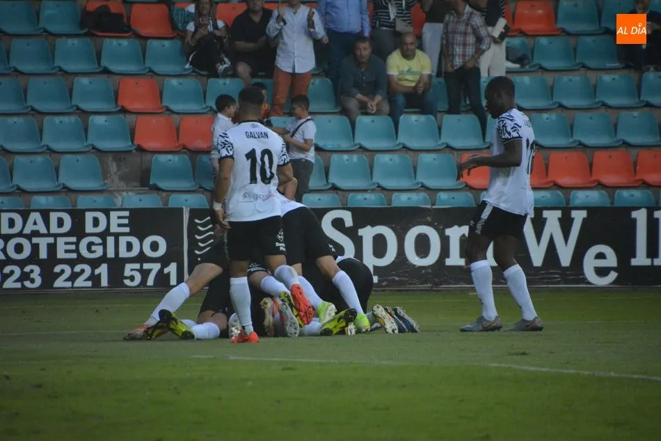Foto 11 - El Salamanca UDS tira&nbsp;el liderato ante el Real Uni&oacute;n en los &uacute;ltimos minutos (1-1)