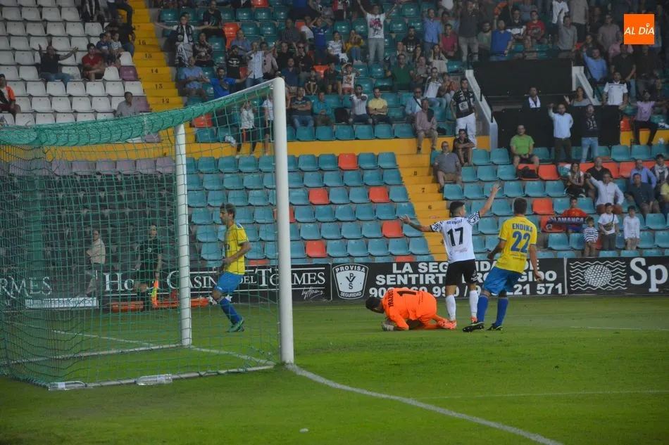 Foto 9 - El Salamanca UDS tira&nbsp;el liderato ante el Real Uni&oacute;n en los &uacute;ltimos minutos (1-1)