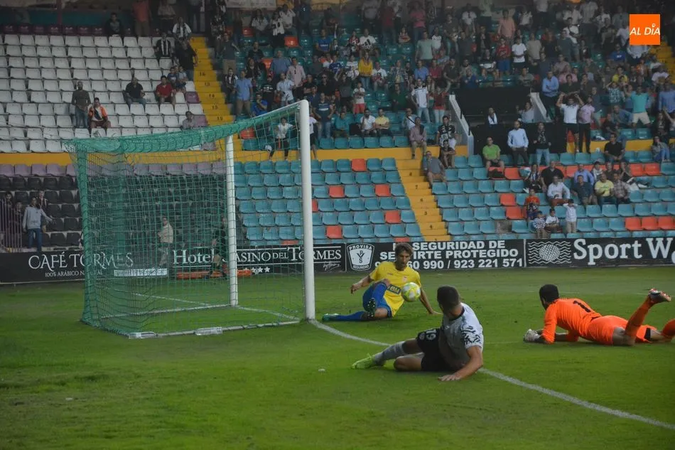 Foto 8 - El Salamanca UDS tira&nbsp;el liderato ante el Real Uni&oacute;n en los &uacute;ltimos minutos (1-1)