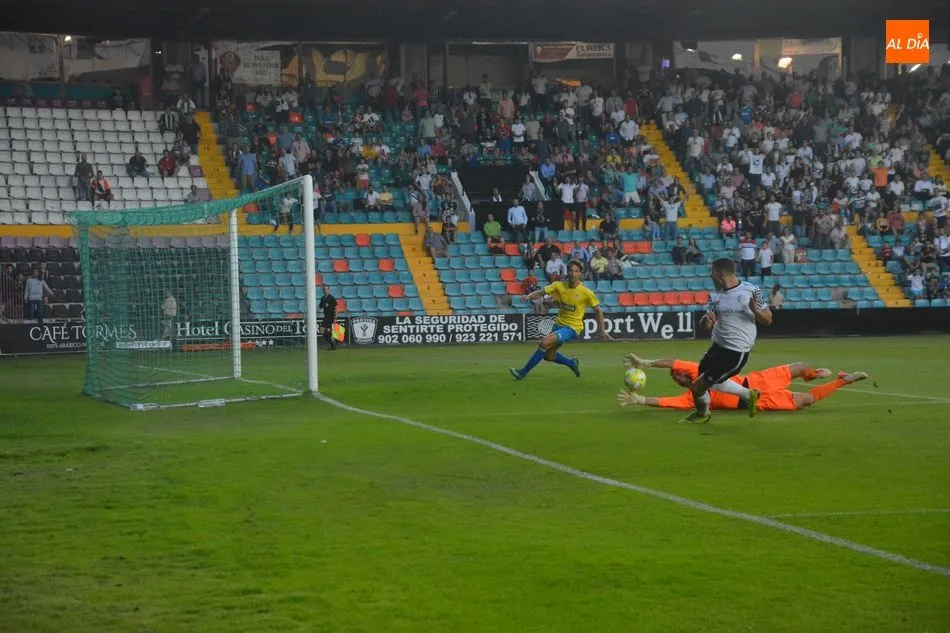 Foto 4 - El Salamanca UDS tira&nbsp;el liderato ante el Real Uni&oacute;n en los &uacute;ltimos minutos (1-1)