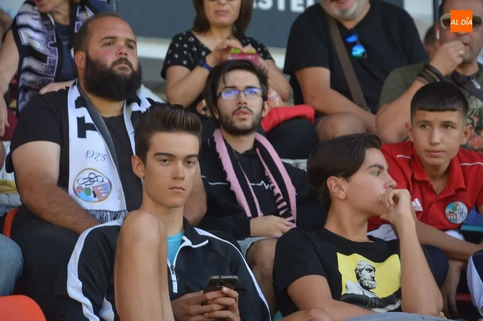 Foto 7 - El Helm&aacute;ntico se qued&oacute; con las ganas de festejar otro triunfo del Salamanca UDS