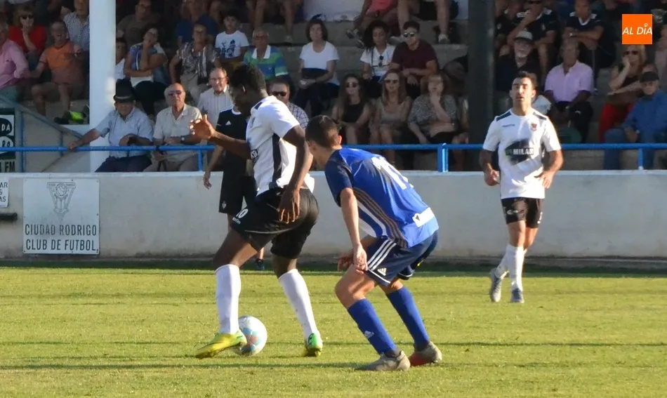 Foto 8 - Prometedor debut del Ciudad Rodrigo tanto en juego como en resultado ante uno de los gallitos  