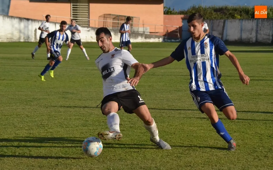 Foto 10 - Prometedor debut del Ciudad Rodrigo tanto en juego como en resultado ante uno de los gallitos  