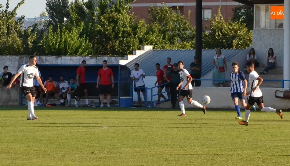 Foto 9 - Prometedor debut del Ciudad Rodrigo tanto en juego como en resultado ante uno de los gallitos  