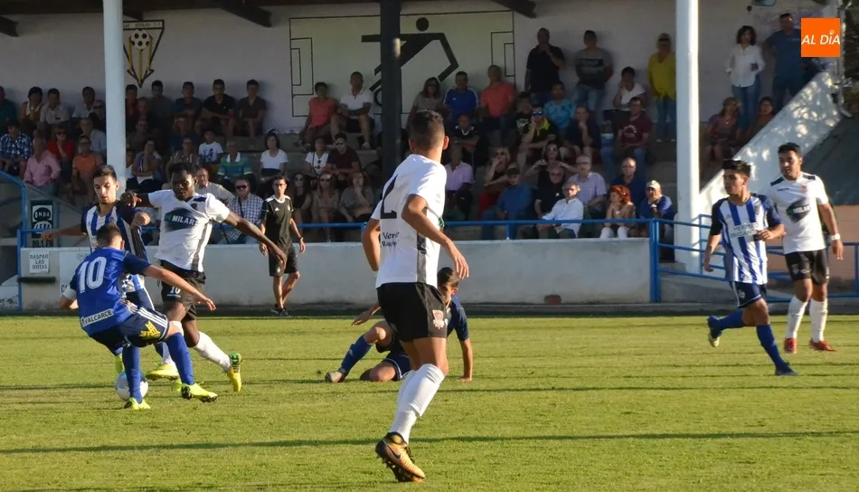 Foto 7 - Prometedor debut del Ciudad Rodrigo tanto en juego como en resultado ante uno de los gallitos  