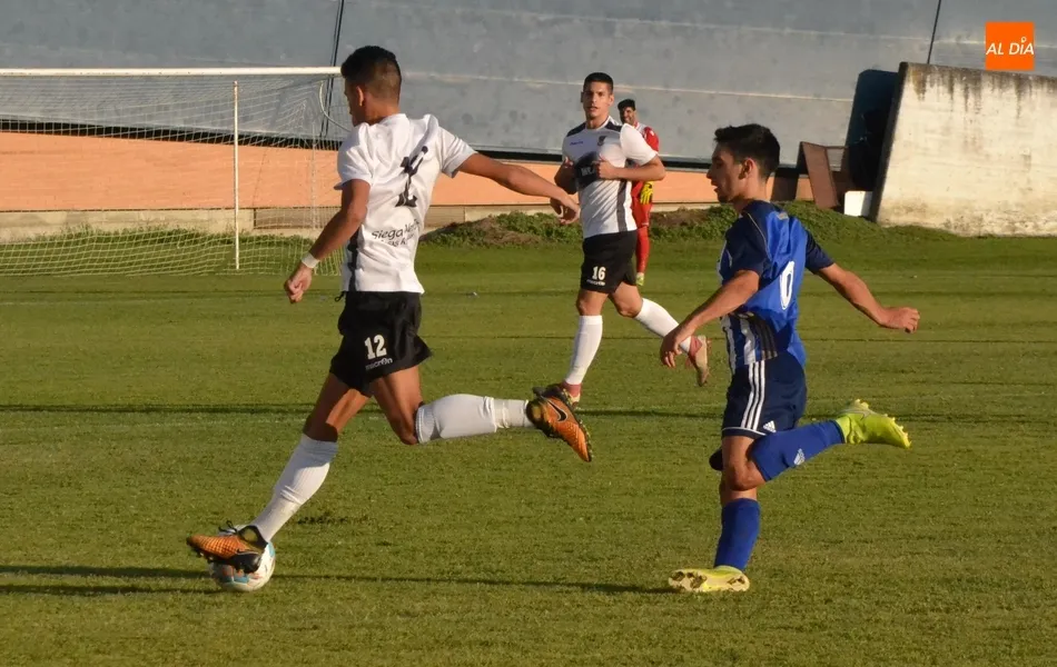 Foto 6 - Prometedor debut del Ciudad Rodrigo tanto en juego como en resultado ante uno de los gallitos  