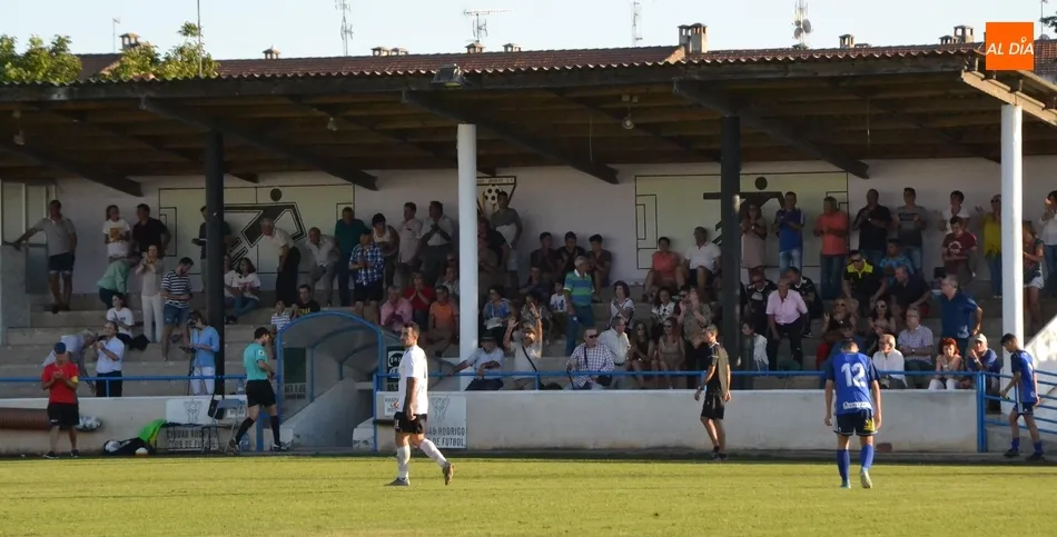 Foto 5 - Prometedor debut del Ciudad Rodrigo tanto en juego como en resultado ante uno de los gallitos  
