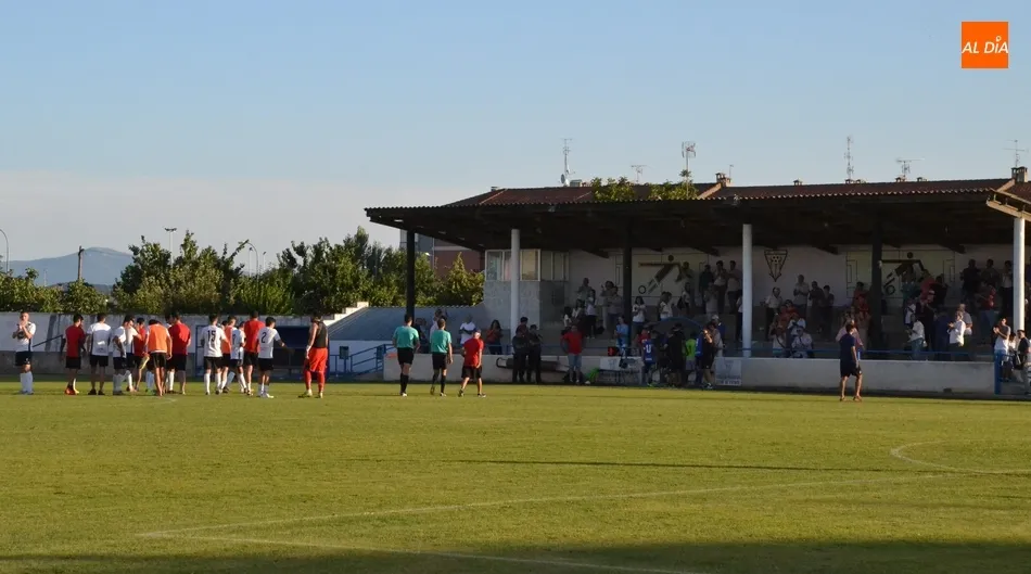 Foto 2 - Prometedor debut del Ciudad Rodrigo tanto en juego como en resultado ante uno de los gallitos  