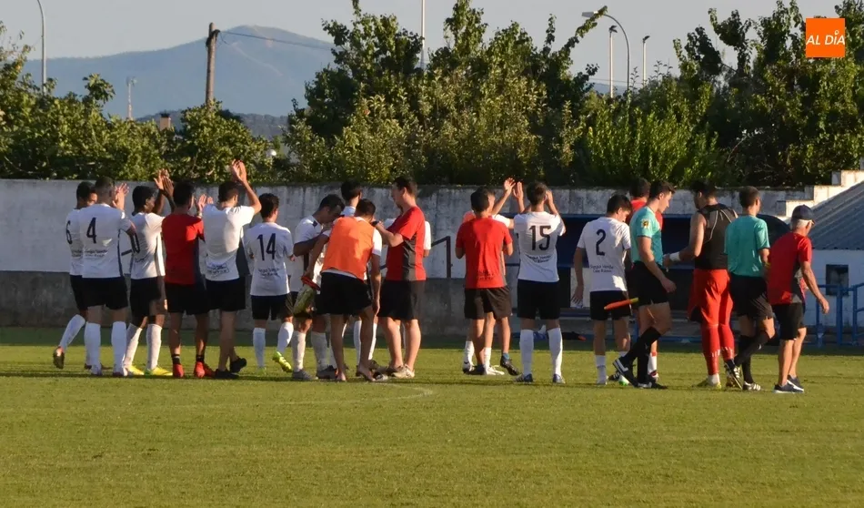 Foto 3 - Prometedor debut del Ciudad Rodrigo tanto en juego como en resultado ante uno de los gallitos  