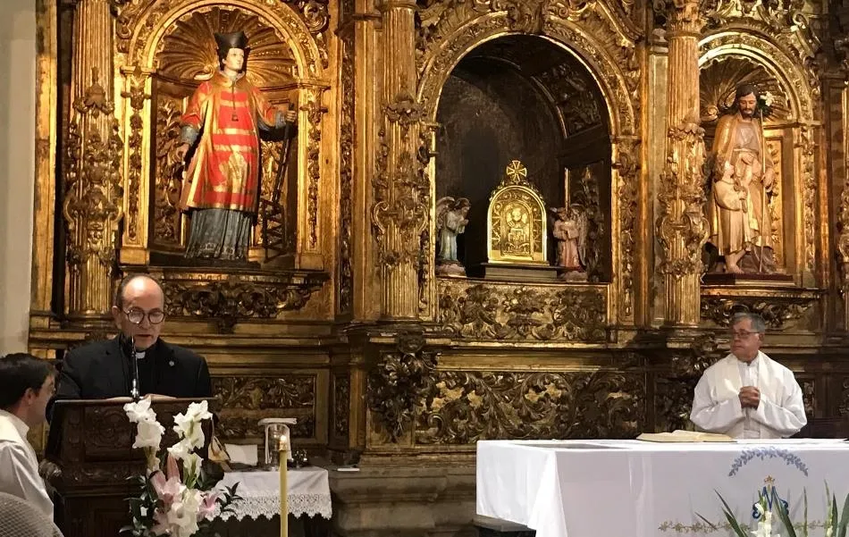 Foto 2 - Tom&aacute;s Mu&ntilde;oz Porras toma posesi&oacute;n como p&aacute;rroco de San Andr&eacute;s  