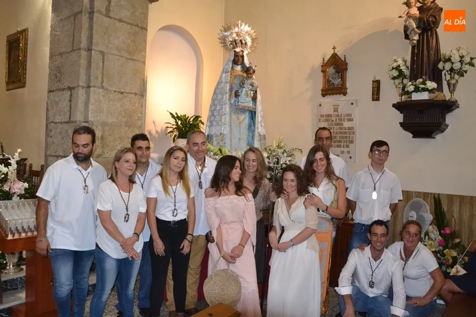 Foto 7 - La Virgen que est&aacute; &ldquo;en el coraz&oacute;n de todos los mirobrigenses&rdquo; recorre las calles envuelta en...