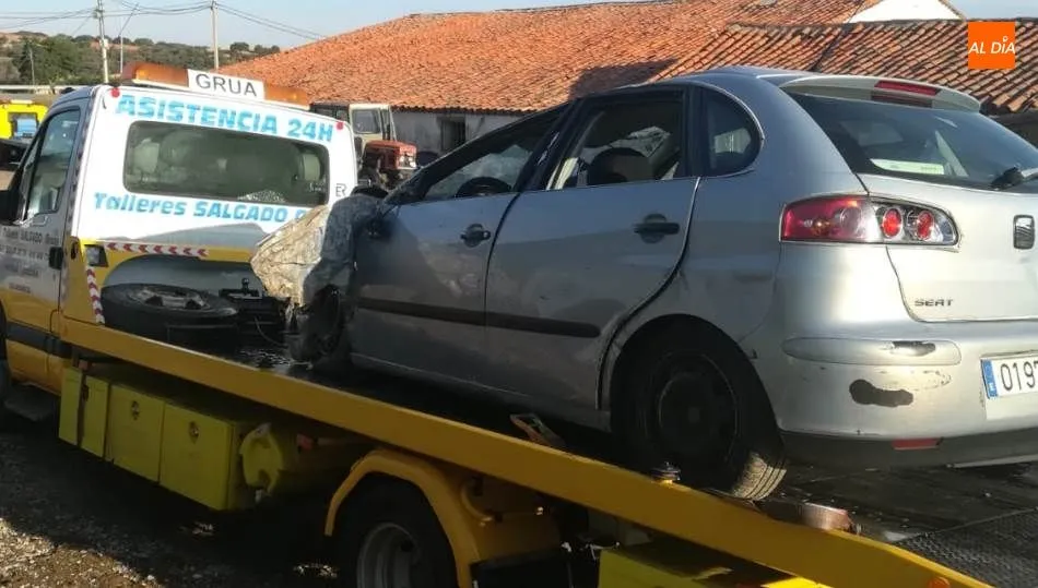 Foto 3 - El vuelco de un turismo en Narros de Matalayegua deja una persona herida