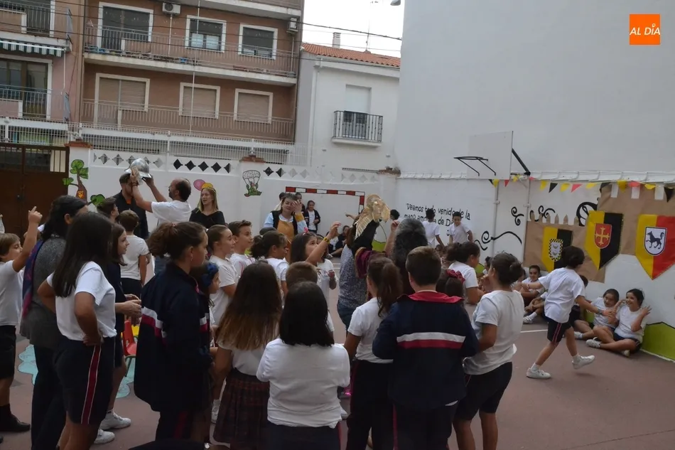 Foto 11 - Rodericus empieza a relatar &lsquo;La Conjura de Ciudad Rodrigo&rsquo; a los ni&ntilde;os de los colegios  