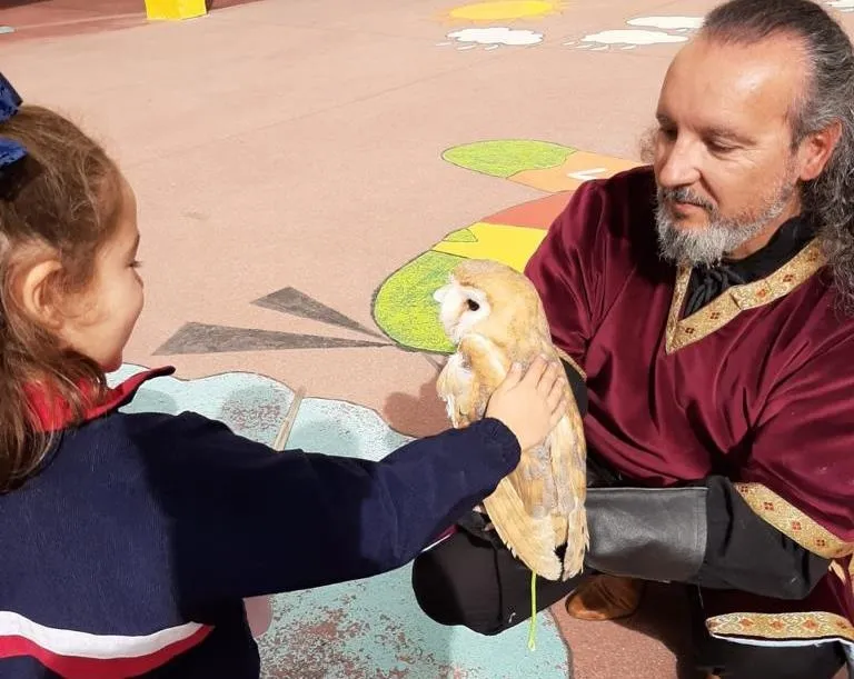 Foto 2 - Rodericus empieza a relatar &lsquo;La Conjura de Ciudad Rodrigo&rsquo; a los ni&ntilde;os de los colegios  