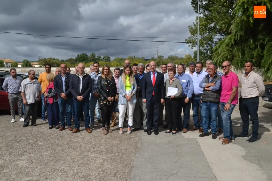 Foto 2 - Alcaldes y concejales del PP se re&uacute;nen en torno a la mesa con sus representantes en la Diputaci&oacute;n ...