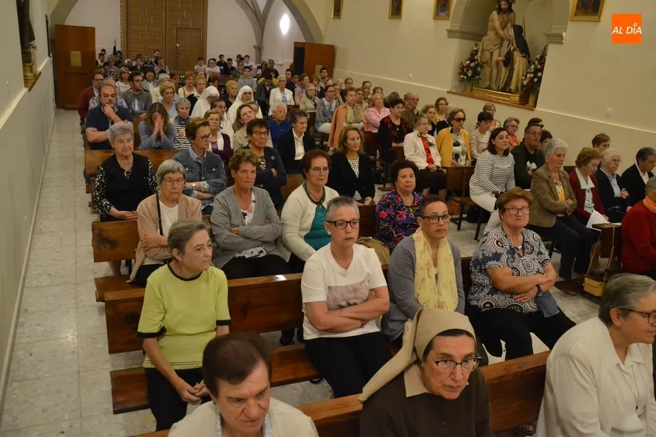 Llenazo en la apertura del Mes Misionero Extraordinario en las Carmelitas  