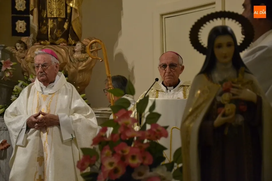 Foto 7 - Llenazo en la apertura del Mes Misionero Extraordinario en las Carmelitas  