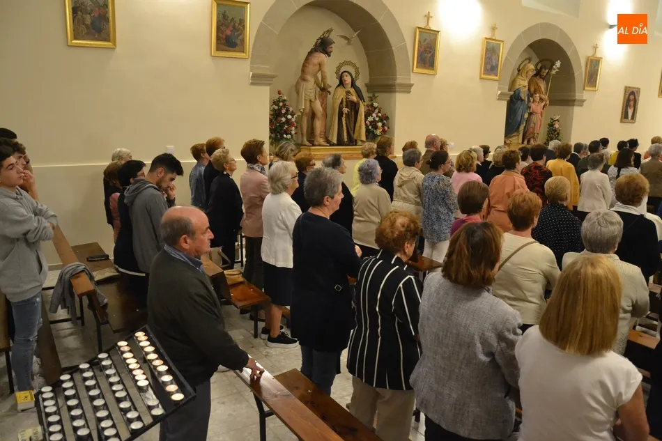 Foto 3 - Llenazo en la apertura del Mes Misionero Extraordinario en las Carmelitas  