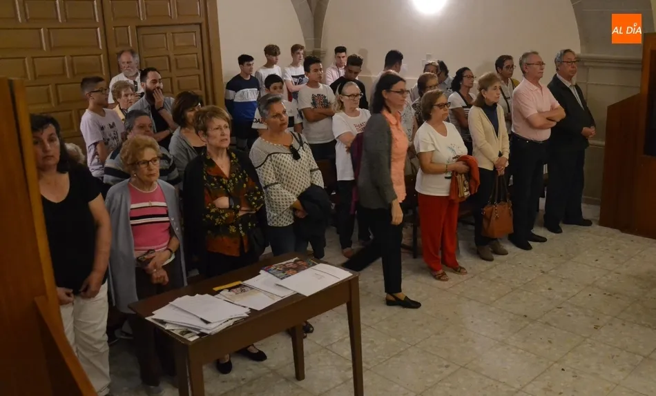 Foto 2 - Llenazo en la apertura del Mes Misionero Extraordinario en las Carmelitas  