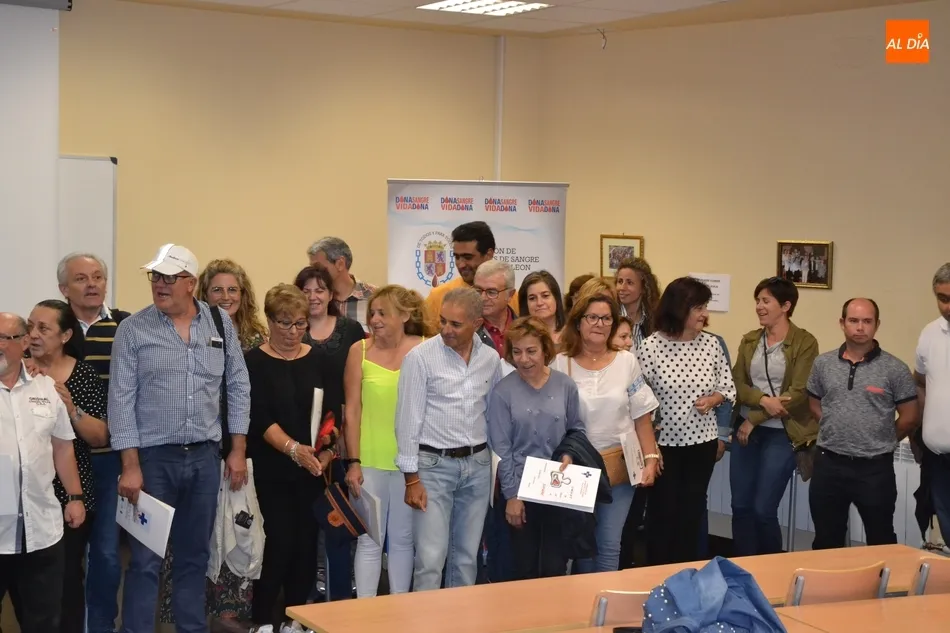 Foto 6 - La Hermandad de Donantes premia a medio centenar de mirobrigenses por su n&uacute;mero de donaciones  