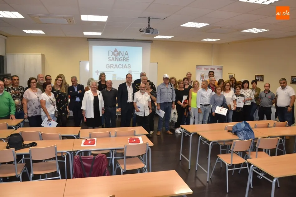 Foto 8 - La Hermandad de Donantes premia a medio centenar de mirobrigenses por su n&uacute;mero de donaciones  