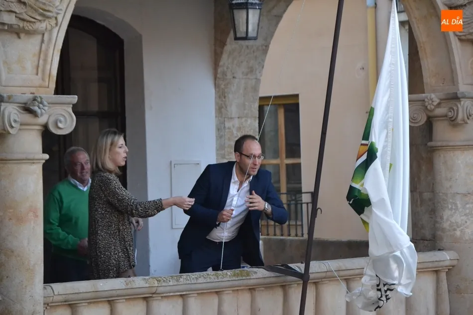 Foto 5 - Mir&oacute;briga iza un a&ntilde;o m&aacute;s la bandera de Los Pueblos M&aacute;s Bonitos de Espa&ntilde;a  