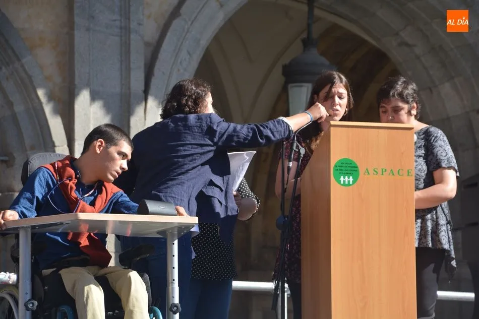 Foto 7 - Aspace reivindica los derechos de las personas con par&aacute;lisis cerebral con un encuentro en la Plaza ...