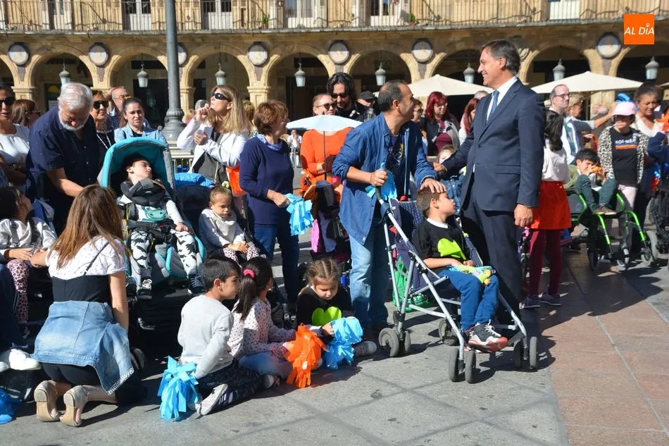 Foto 6 - Aspace reivindica los derechos de las personas con par&aacute;lisis cerebral con un encuentro en la Plaza ...
