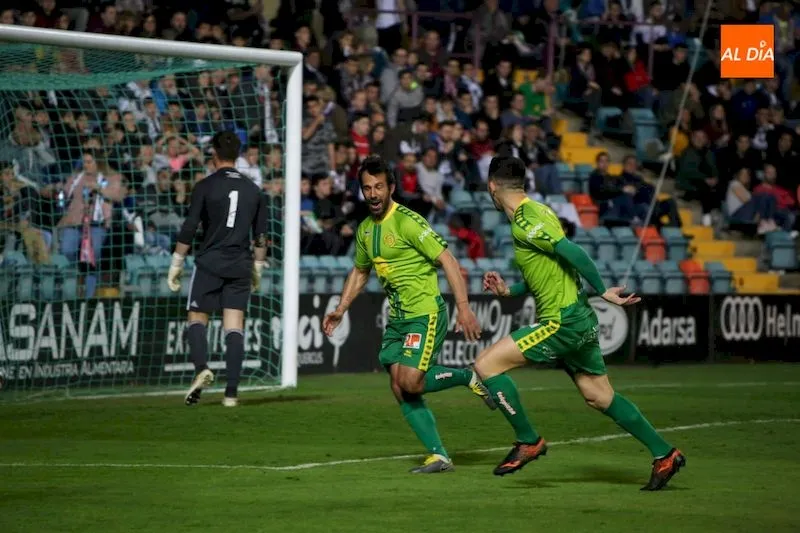 Portilla celebra su gol en el Helmántico