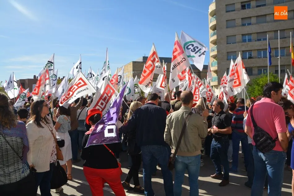 Foto 10 - UGT, CCOO y CSIF exigen a la Junta la jornada de 35 horas para los empleados p&uacute;blicos