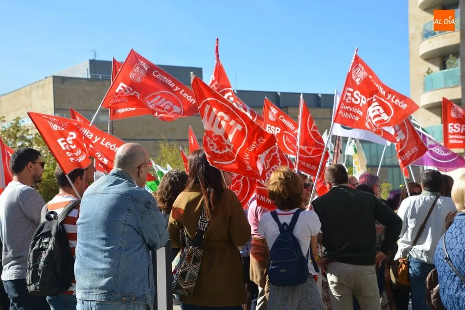 Foto 8 - UGT, CCOO y CSIF exigen a la Junta la jornada de 35 horas para los empleados p&uacute;blicos