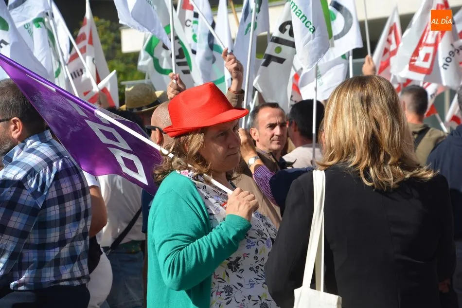 Foto 5 - UGT, CCOO y CSIF exigen a la Junta la jornada de 35 horas para los empleados p&uacute;blicos