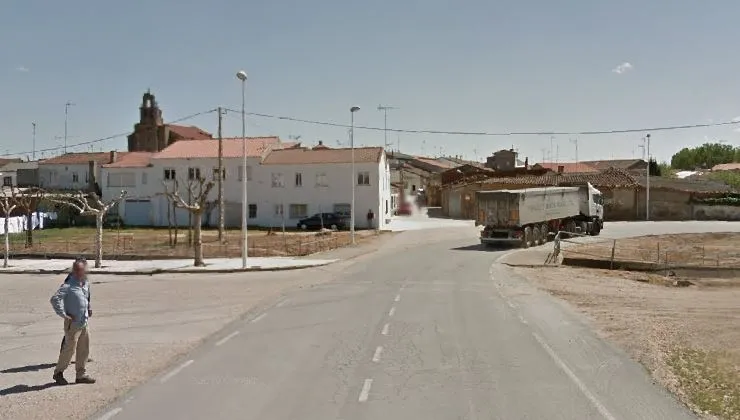 SA-804 a su paso por Arabayona de Mógica | Google Maps