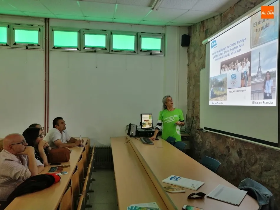 Foto 4 - AFS explica en el IES Tierra c&oacute;mo funcionan los intercambios escolares que promueve  