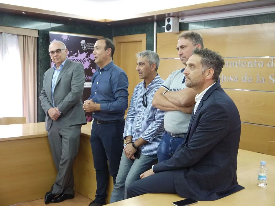 Foto 4 - El Ayuntamiento felicita al Aquimisa Carbajosa por su proclamaci&oacute;n como campe&oacute;n de la Copa EBA de ...