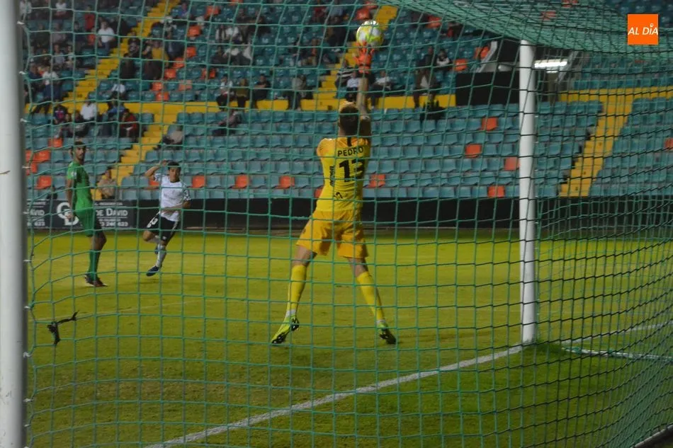 Foto 11 - El Salamanca UDS se da una alegr&iacute;a antes del derbi al vencer al Burgos y pasar de ronda (1-0)