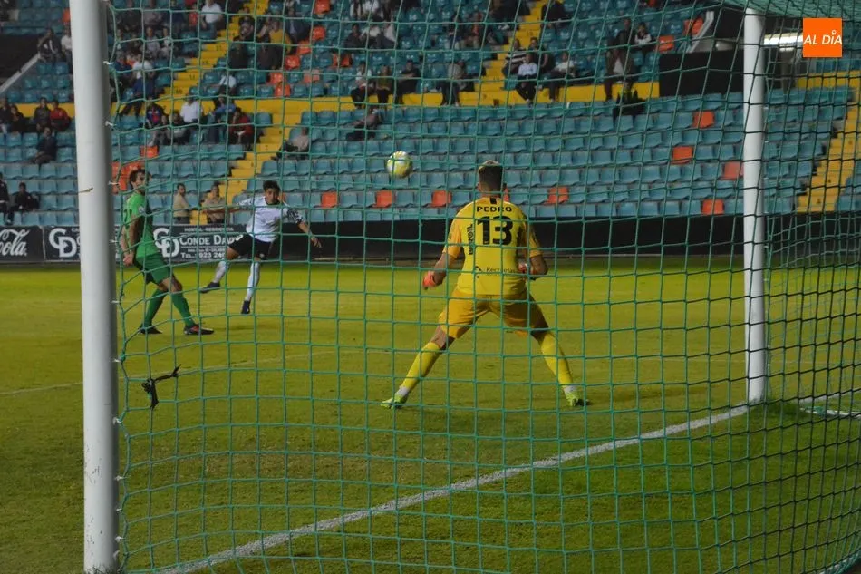 Foto 10 - El Salamanca UDS se da una alegr&iacute;a antes del derbi al vencer al Burgos y pasar de ronda (1-0)