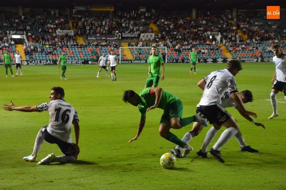 Foto 2 - El Salamanca UDS se da una alegr&iacute;a antes del derbi al vencer al Burgos y pasar de ronda (1-0)