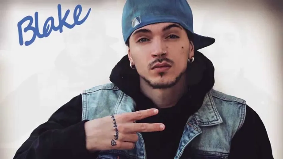 Blake comenzó su carrera musical en 2008 y tras varios trabajos autoeditados y conciertos por medio país, saltó a la escena profesional con ‘Visceral’,