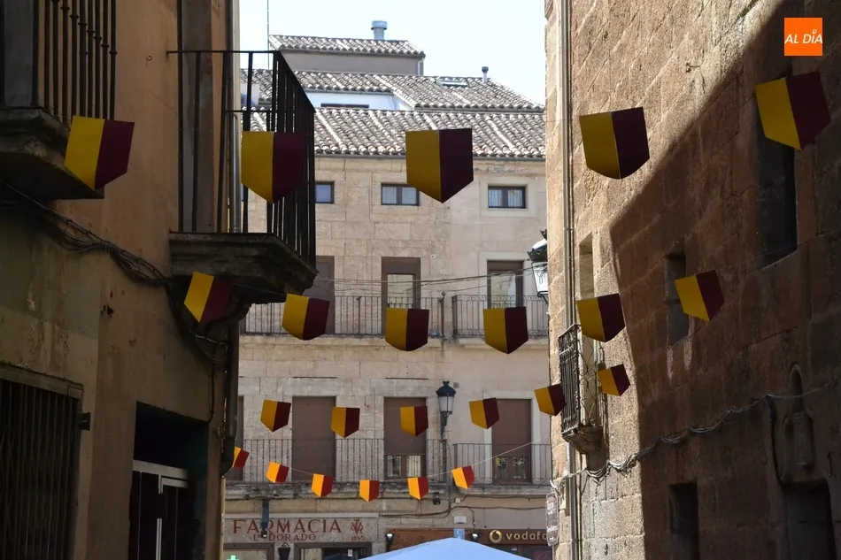 Foto 6 - Gran despliegue ornamental en el centro hist&oacute;rico con motivo de la Feria Medieval  