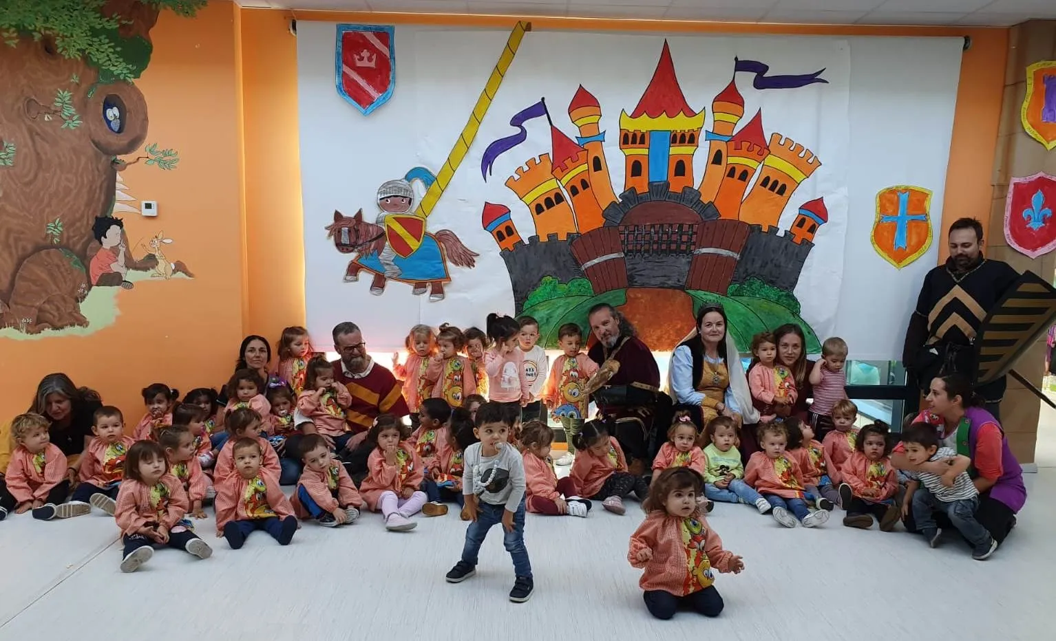 Foto 7 - Rodericus completa su ronda de visitas por los centros educativos en la Escuela Infantil  
