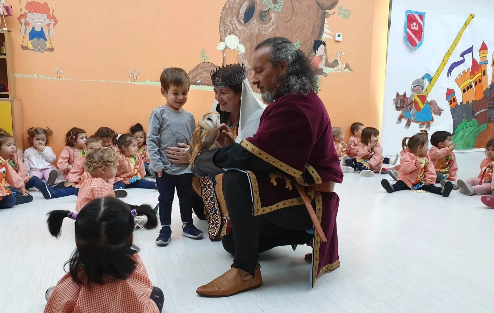 Foto 4 - Rodericus completa su ronda de visitas por los centros educativos en la Escuela Infantil  