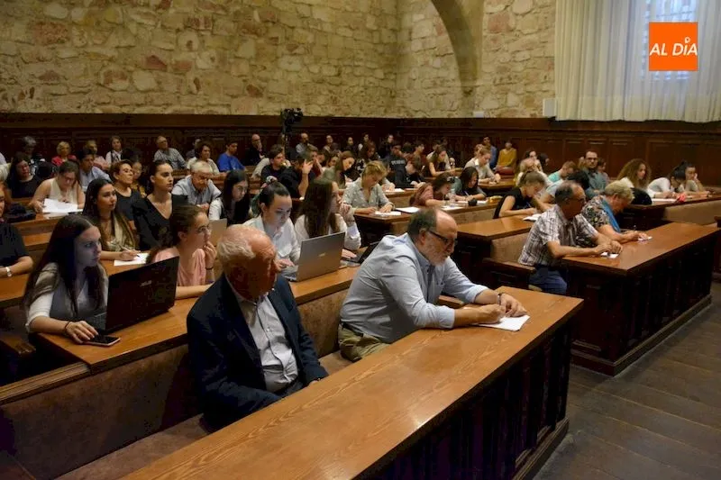 Foto 2 - El ciclo &lsquo;Di&aacute;logos sobre Catalu&ntilde;a&rsquo;&nbsp;contin&uacute;a con la conferencia de Eliseo Aja